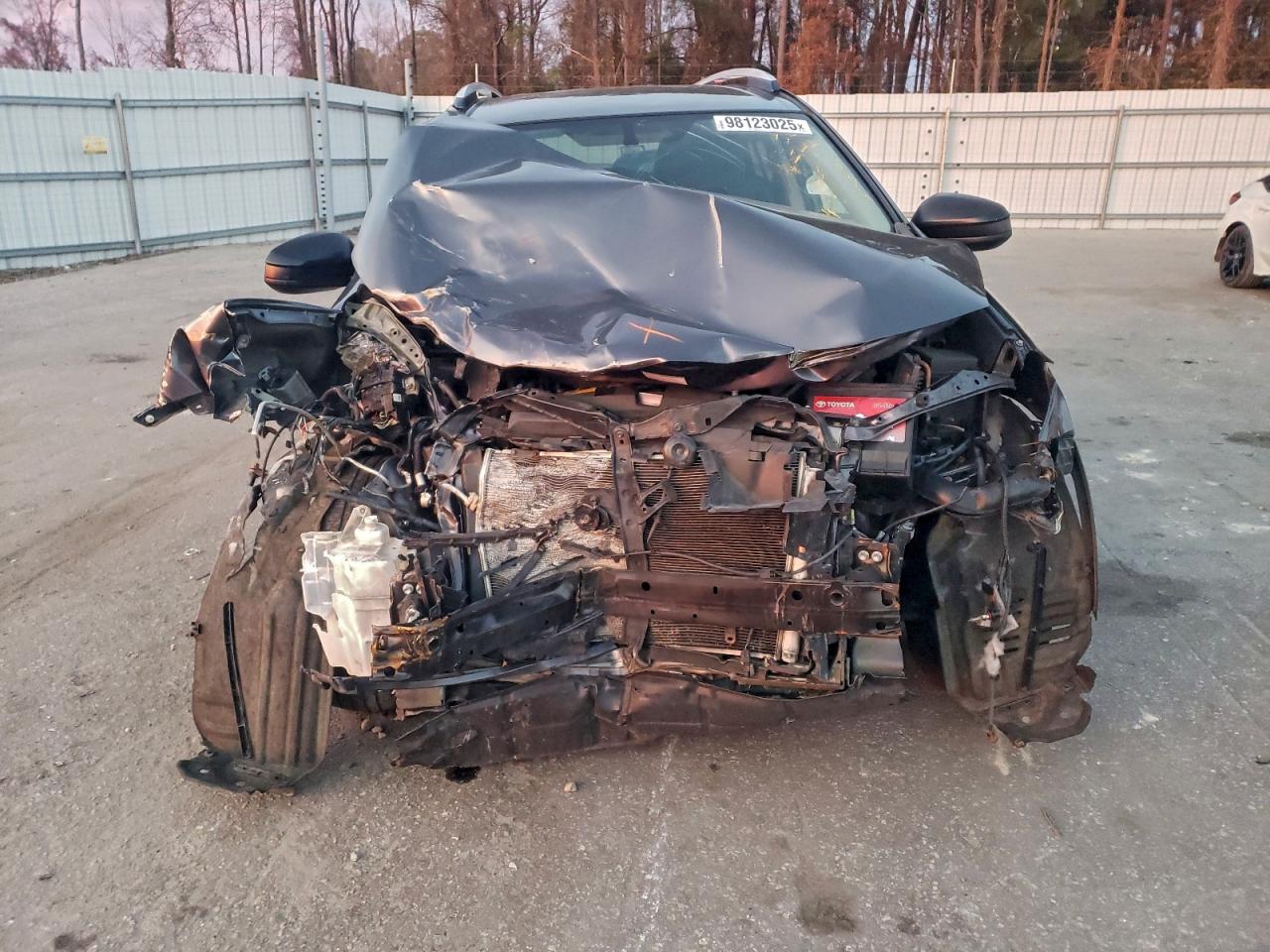 Toyota RAV4 Le Image 3