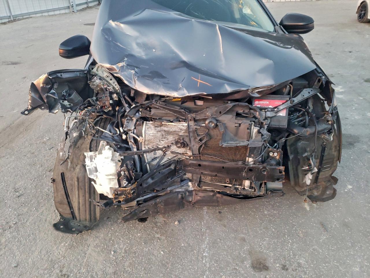 Toyota RAV4 Le Image 10