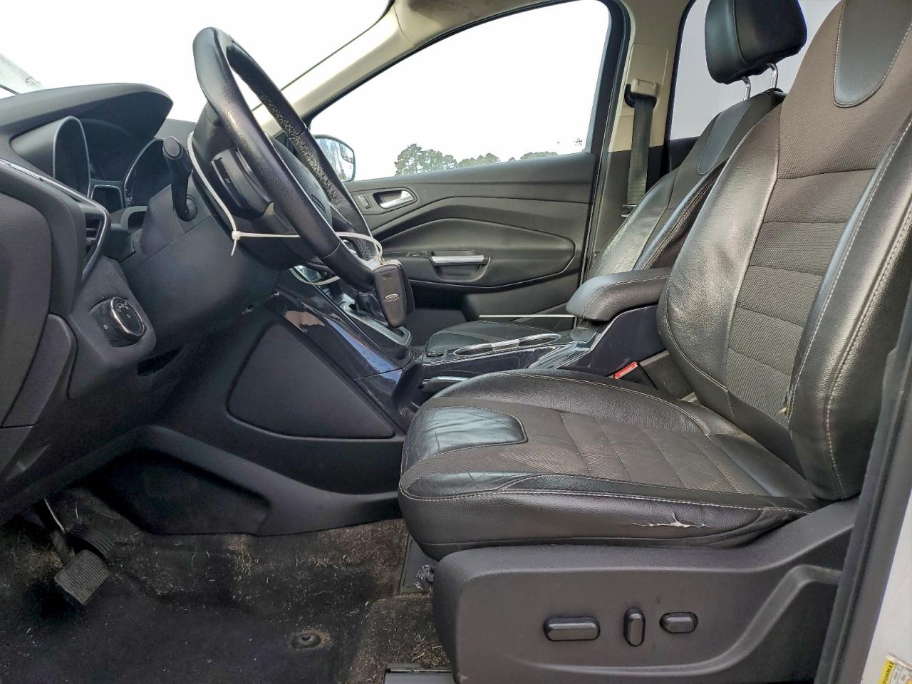 Ford Escape Titanium Image 3