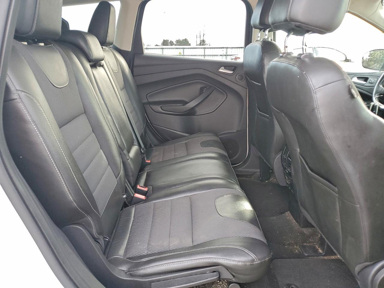 Ford Escape Titanium Image 11