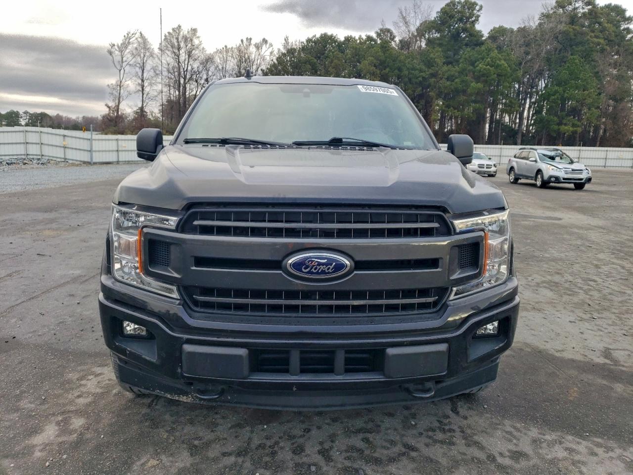 Ford F-150 Supercrew Image 3