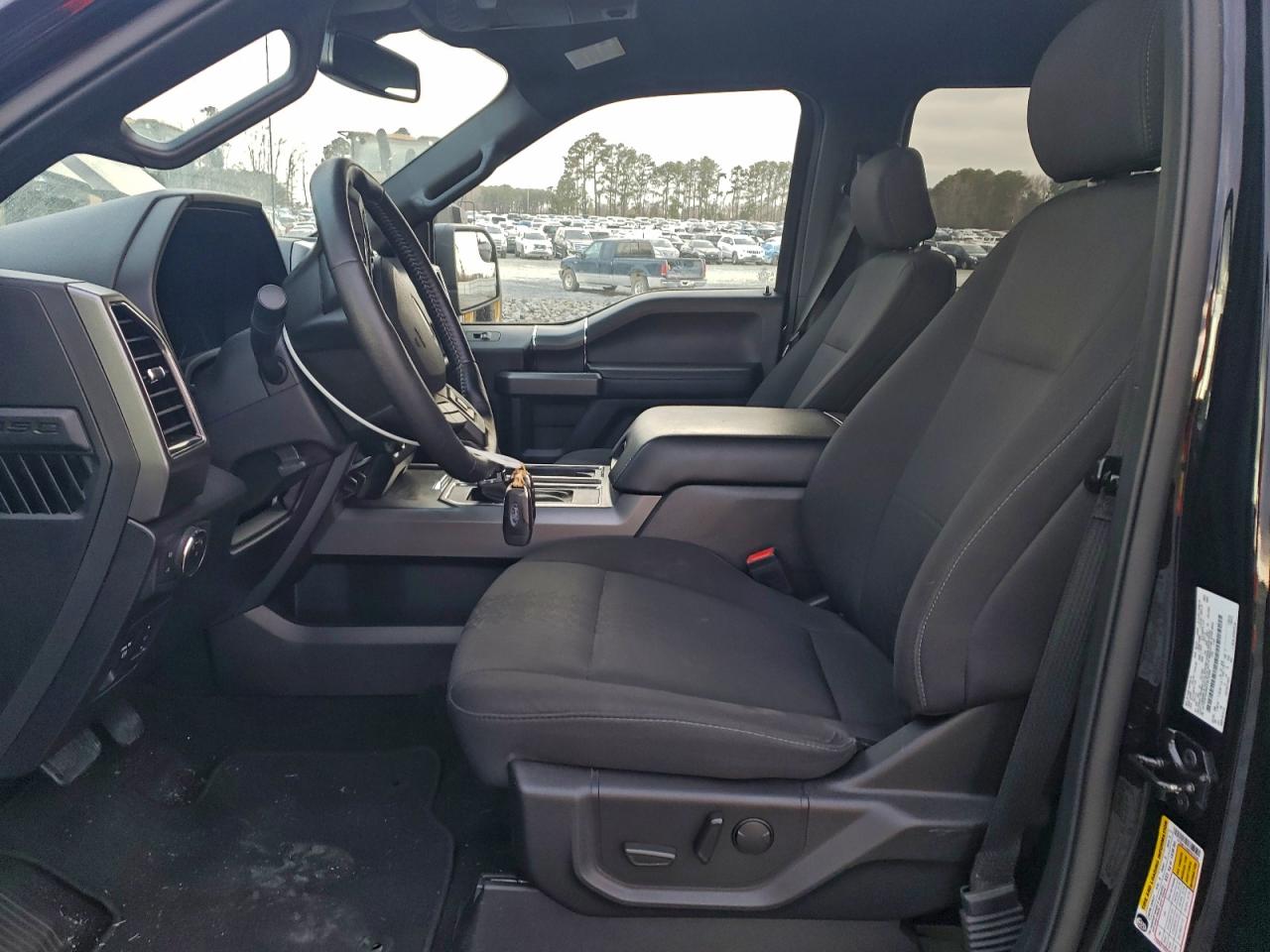 Ford F-150 Supercrew Image 8