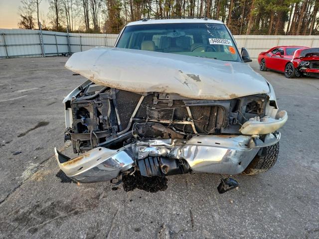 GMC Yukon K1500 Image 11