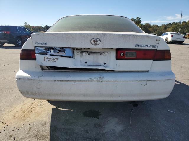 Toyota Camry Ce Image 6