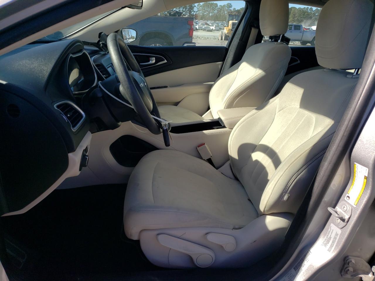 Chrysler 200 Limited Image 12