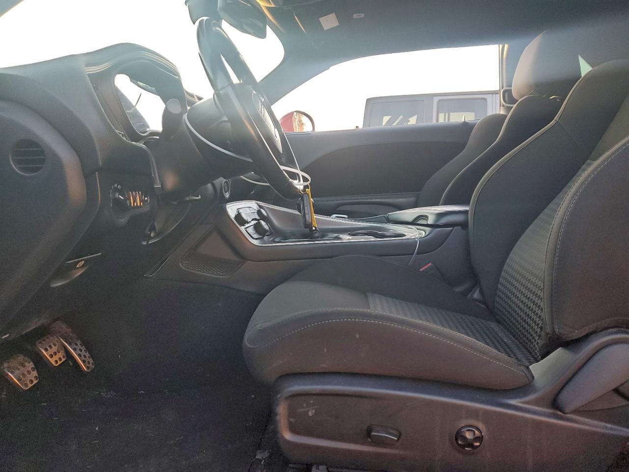 Dodge Challenger R/t Image 3