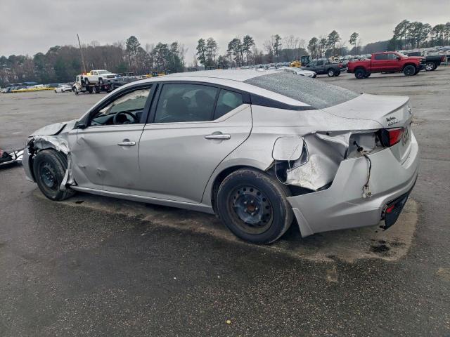 Nissan Altima S Image 4