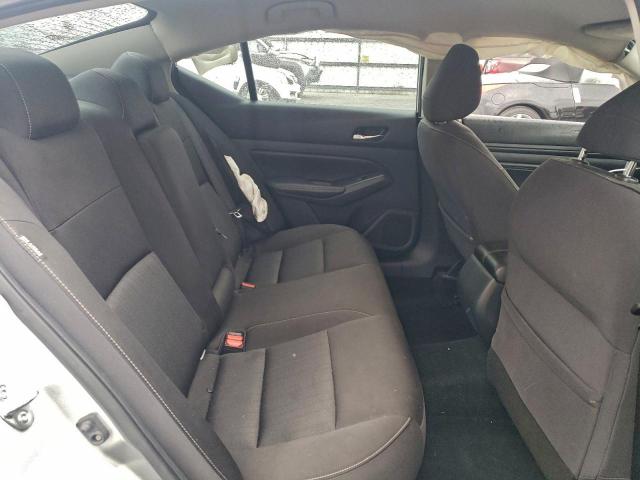 Nissan Altima S Image 9