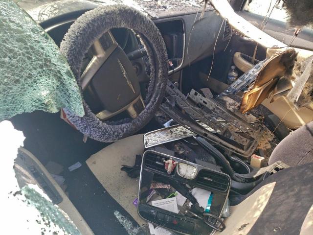 Chrysler 200 Touring Image 9