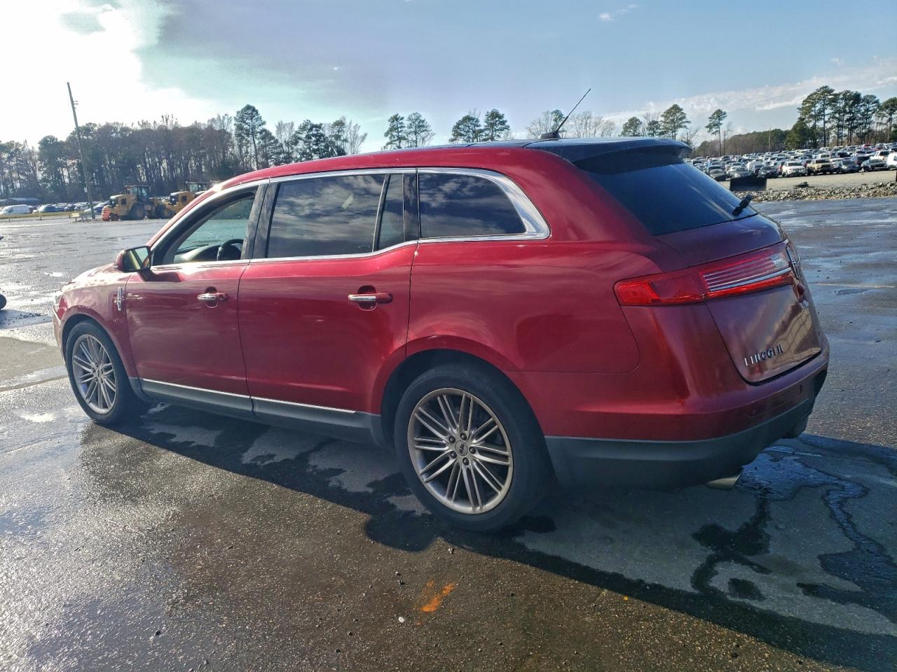 Lincoln MKT Image 13