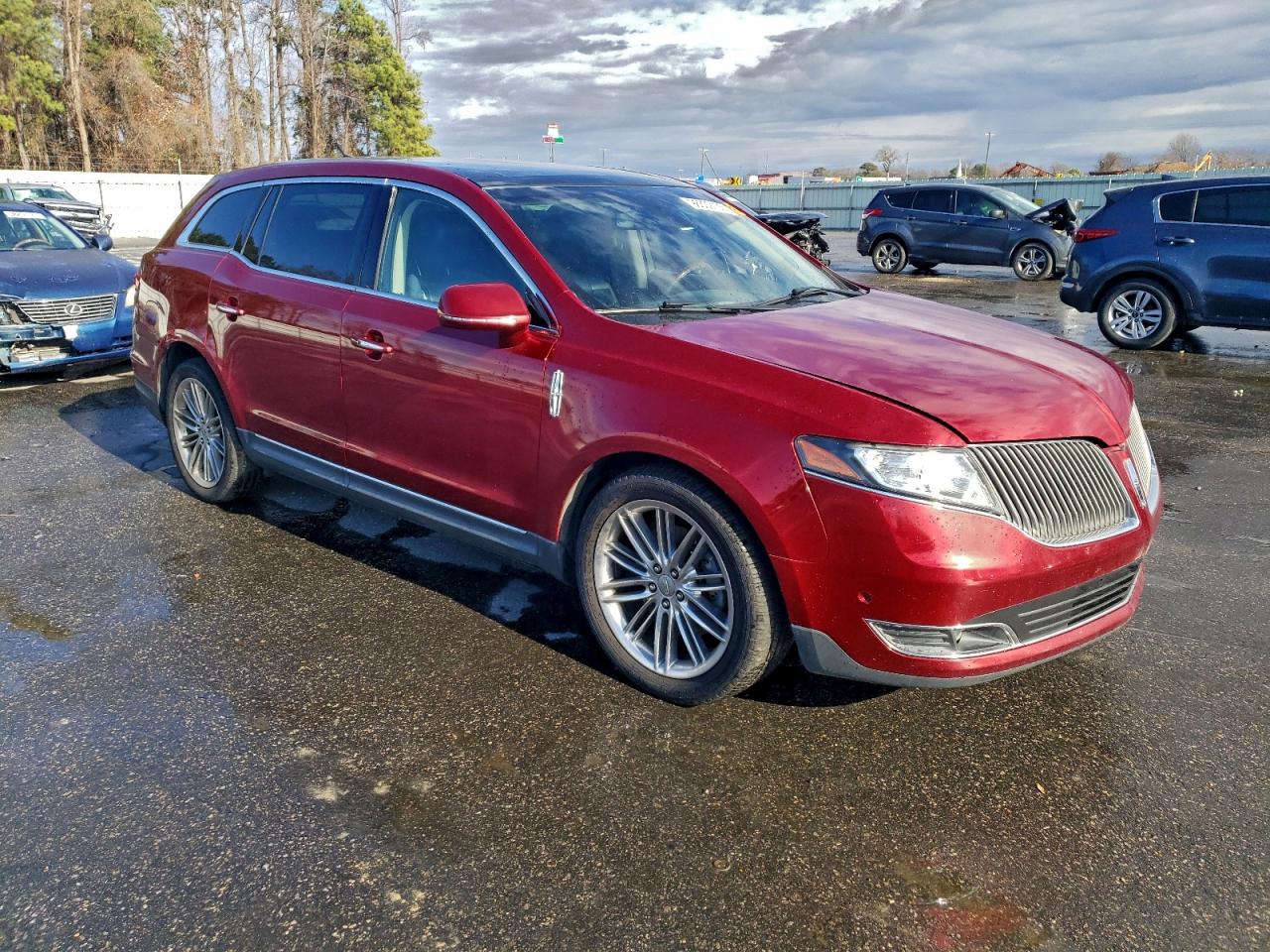 Lincoln MKT Image 2
