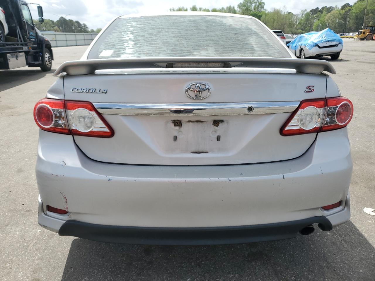 Toyota Corolla Base Image 2