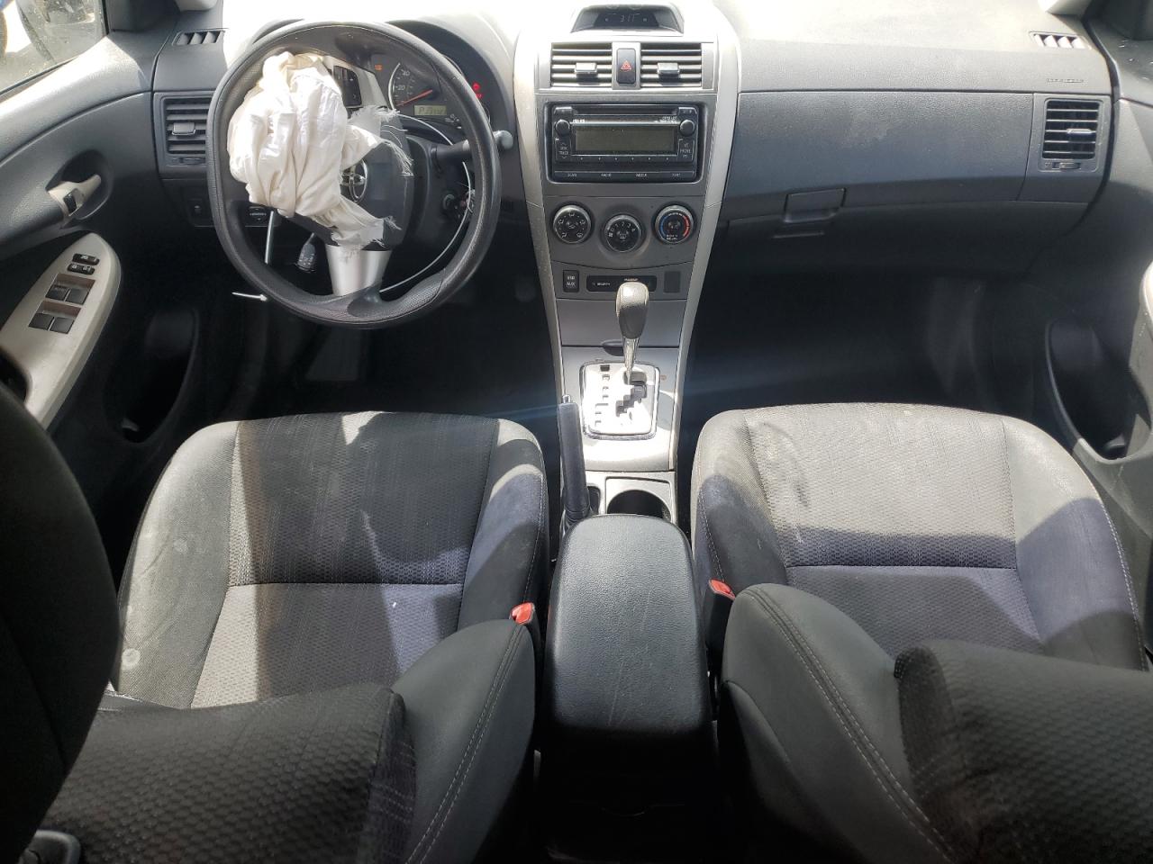 Toyota Corolla Base Image 4