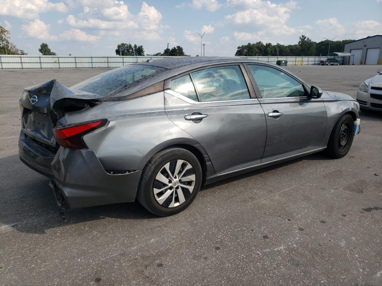 Nissan Altima S Image 7