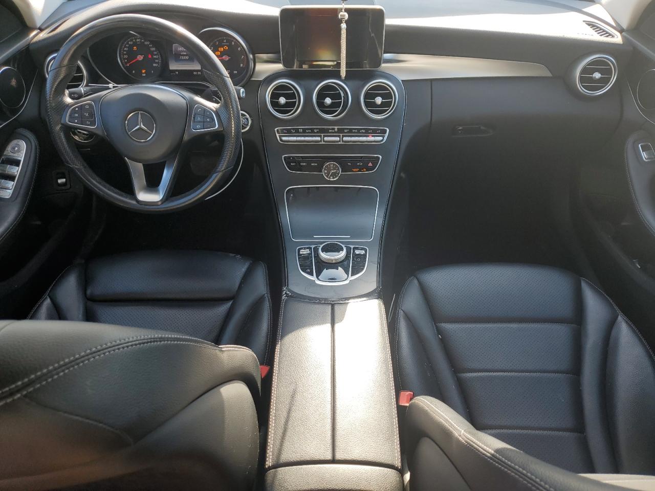 Mercedes-Benz C-Class 300 Image 9