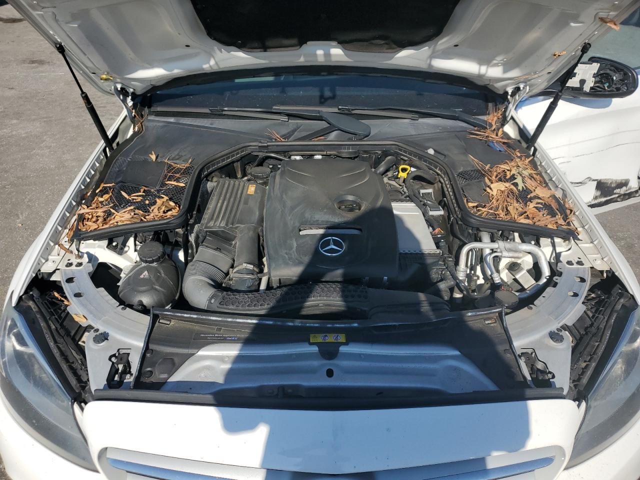 Mercedes-Benz C-Class 300 Image 2