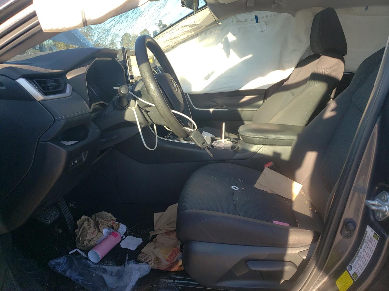 Toyota RAV4 Le Image 8