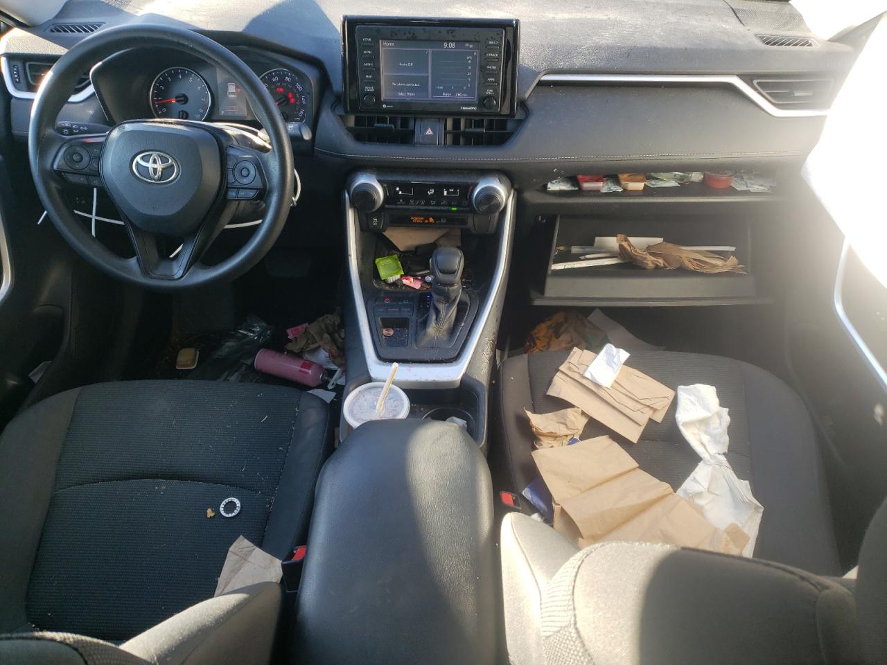 Toyota RAV4 Le Image 13