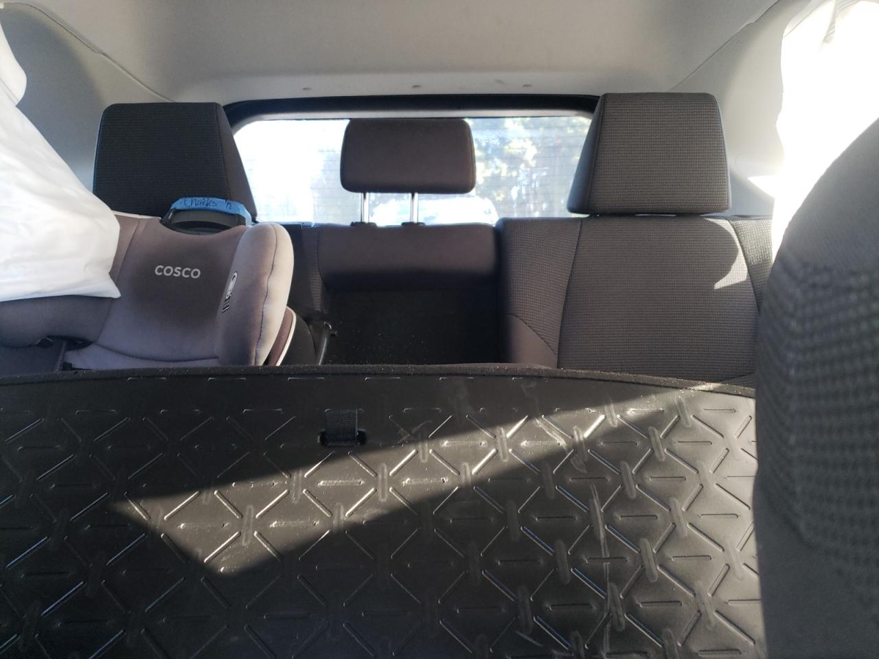 Toyota RAV4 Le Image 11