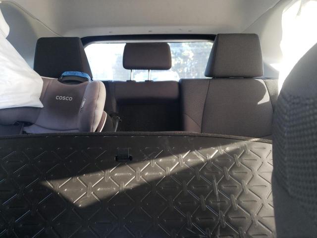 Toyota RAV4 Le Image 11