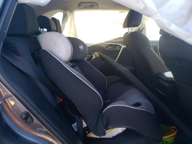 Toyota RAV4 Le Image 10