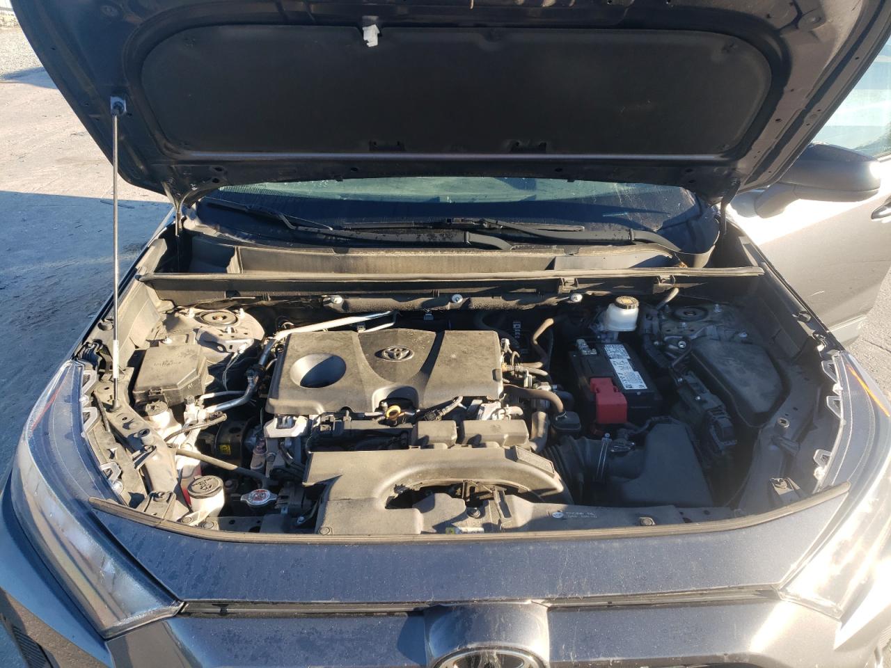 Toyota RAV4 Le Image 5