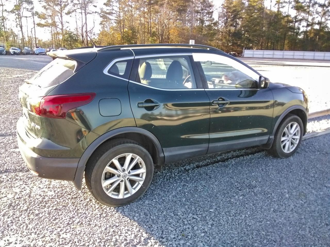 Nissan Rogue S Image 2