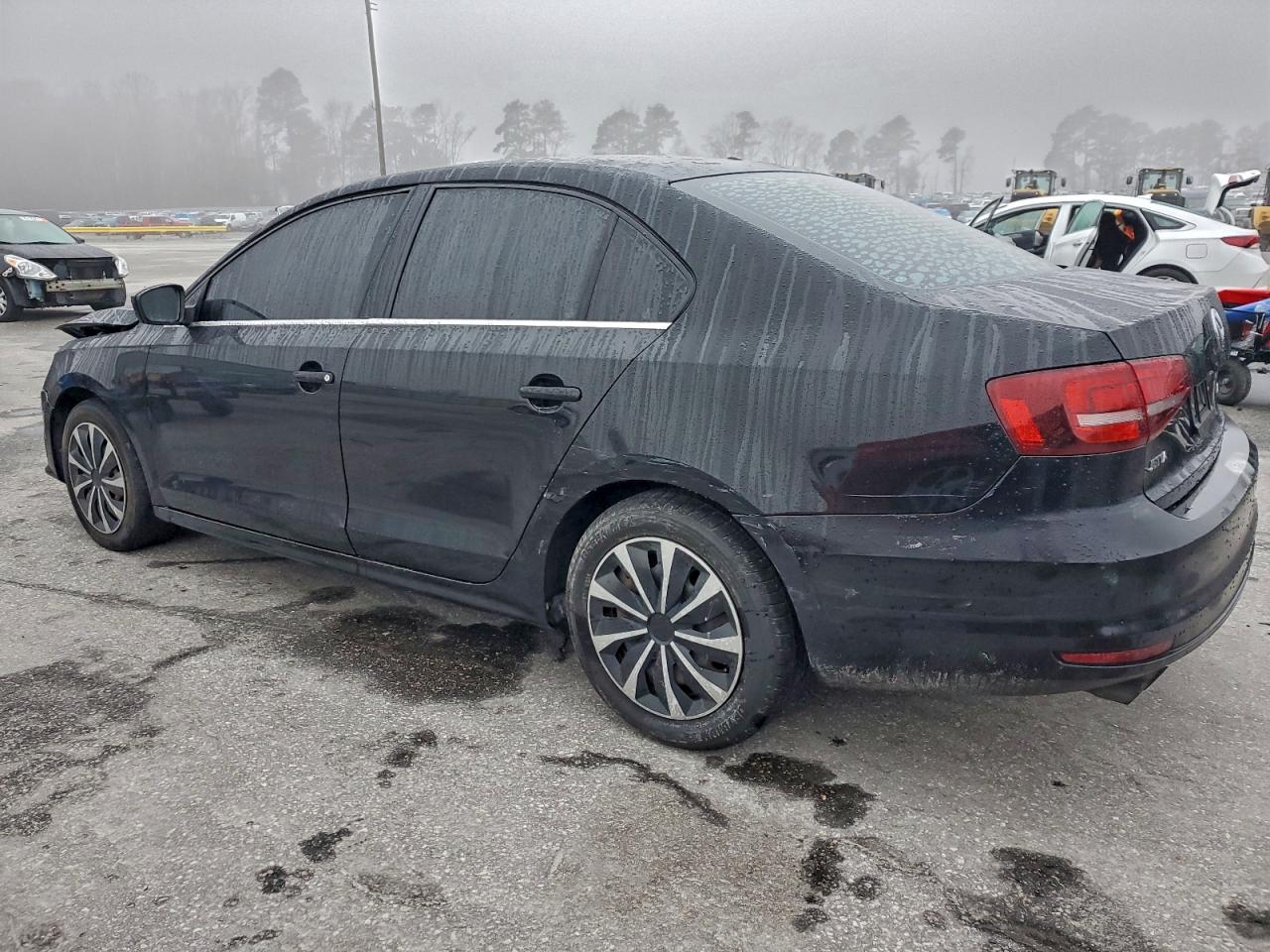 Volkswagen Jetta S Image 3