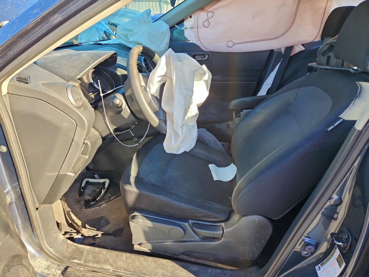 Nissan Rogue S Image 2