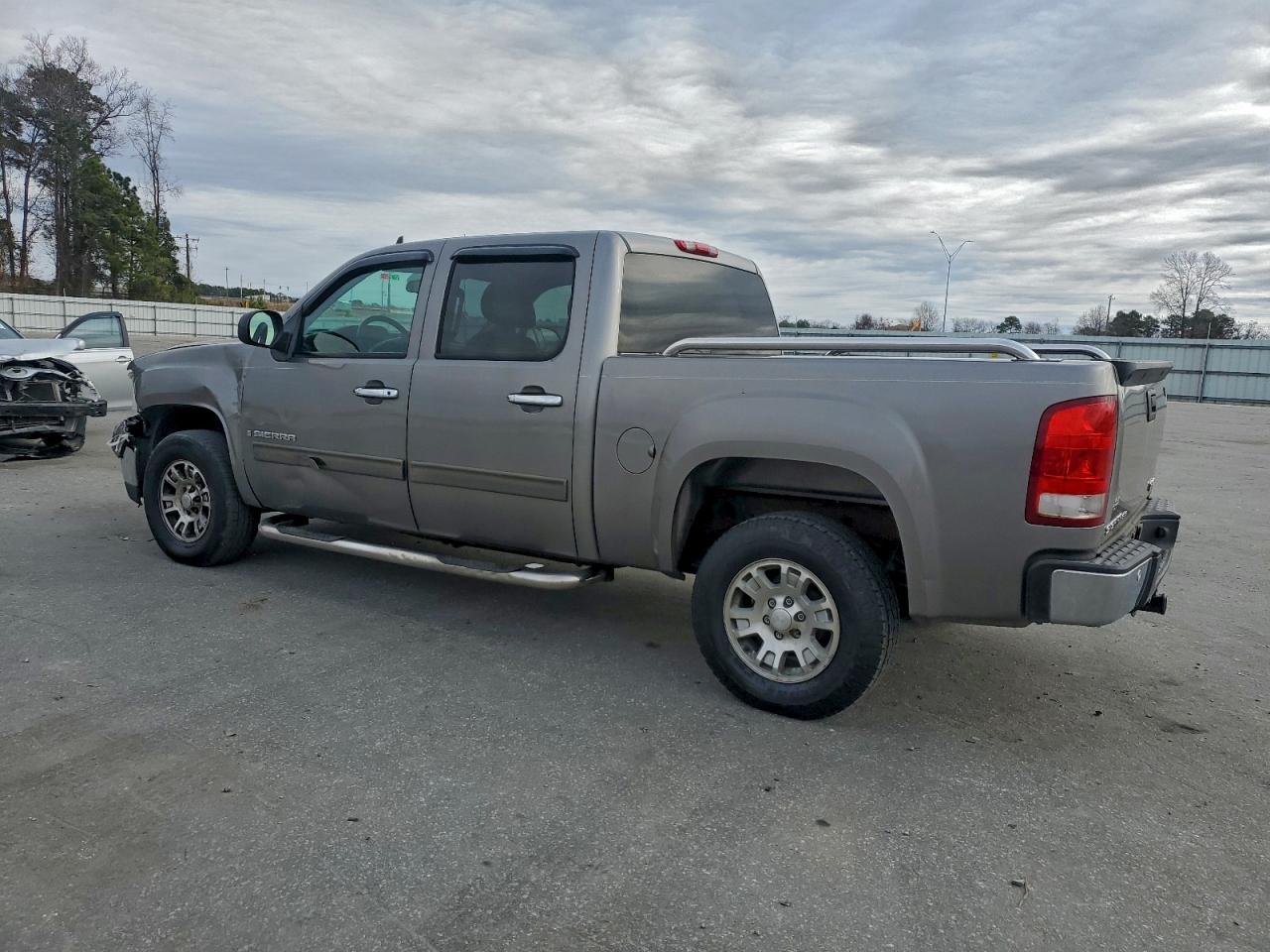 GMC Sierra C1500 Image 2