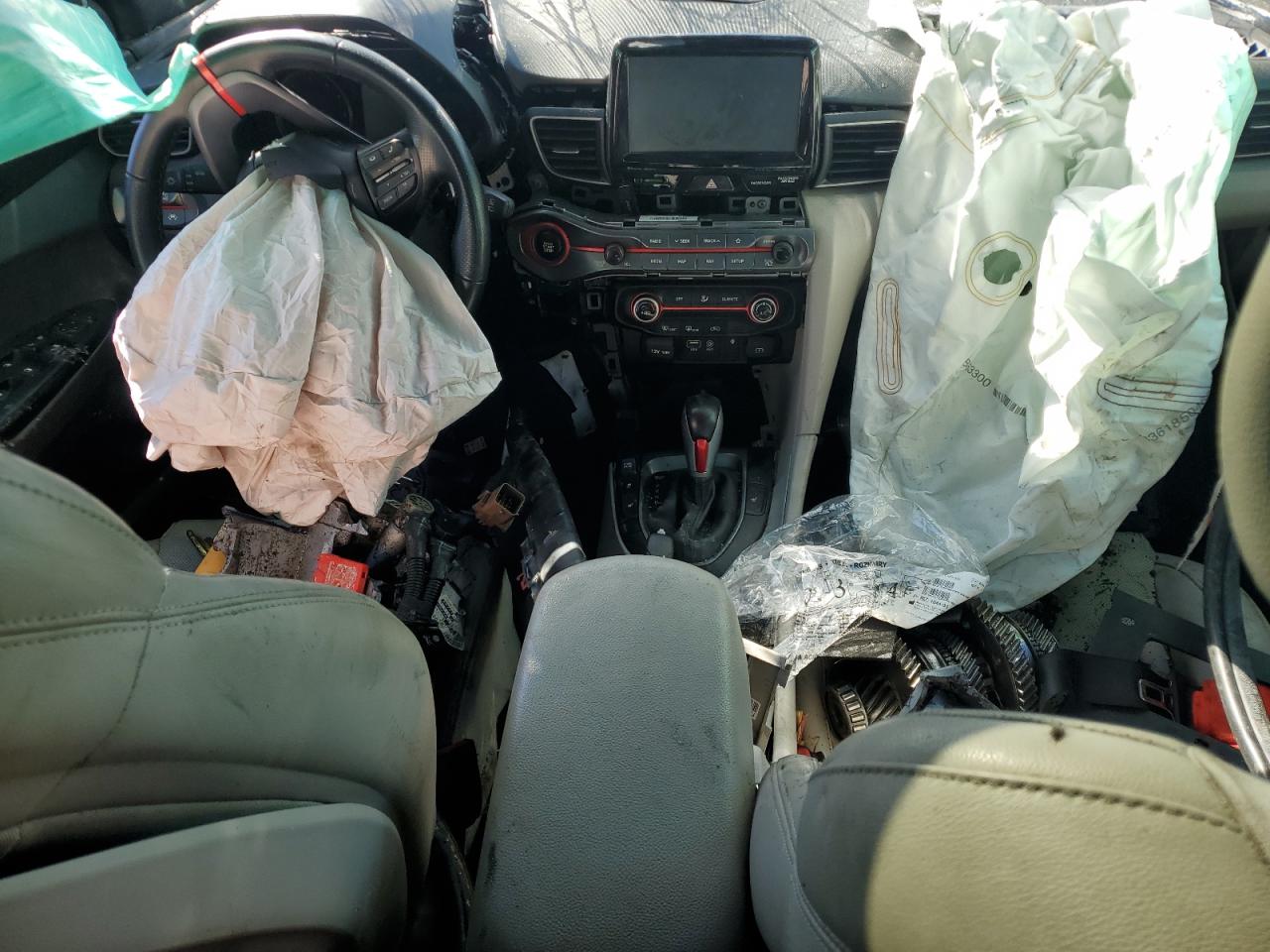 Hyundai VELOSTER Turbo Image 6