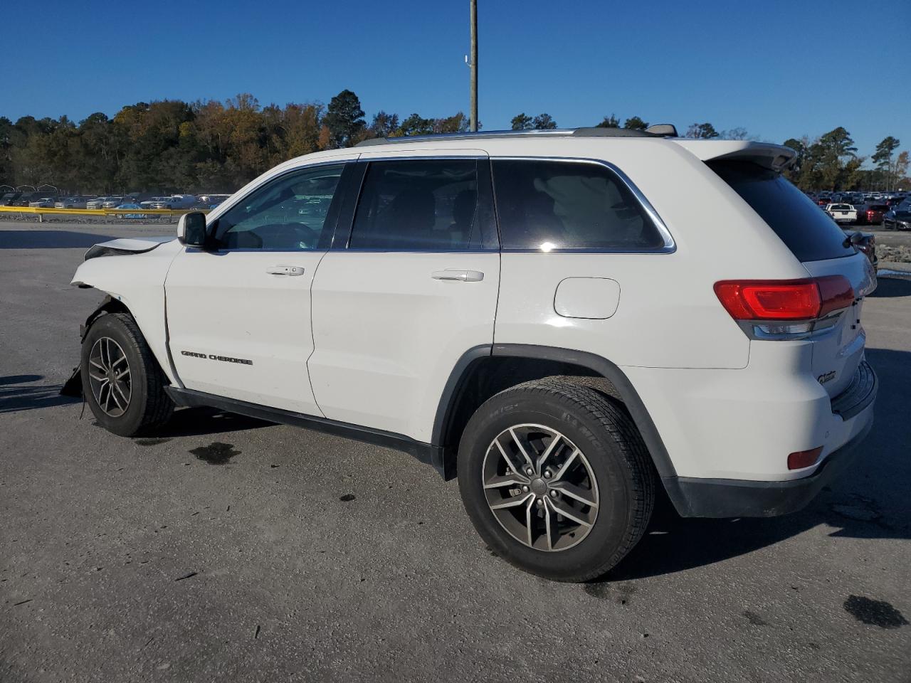 Jeep Grand Cherokee Laredo Image 2