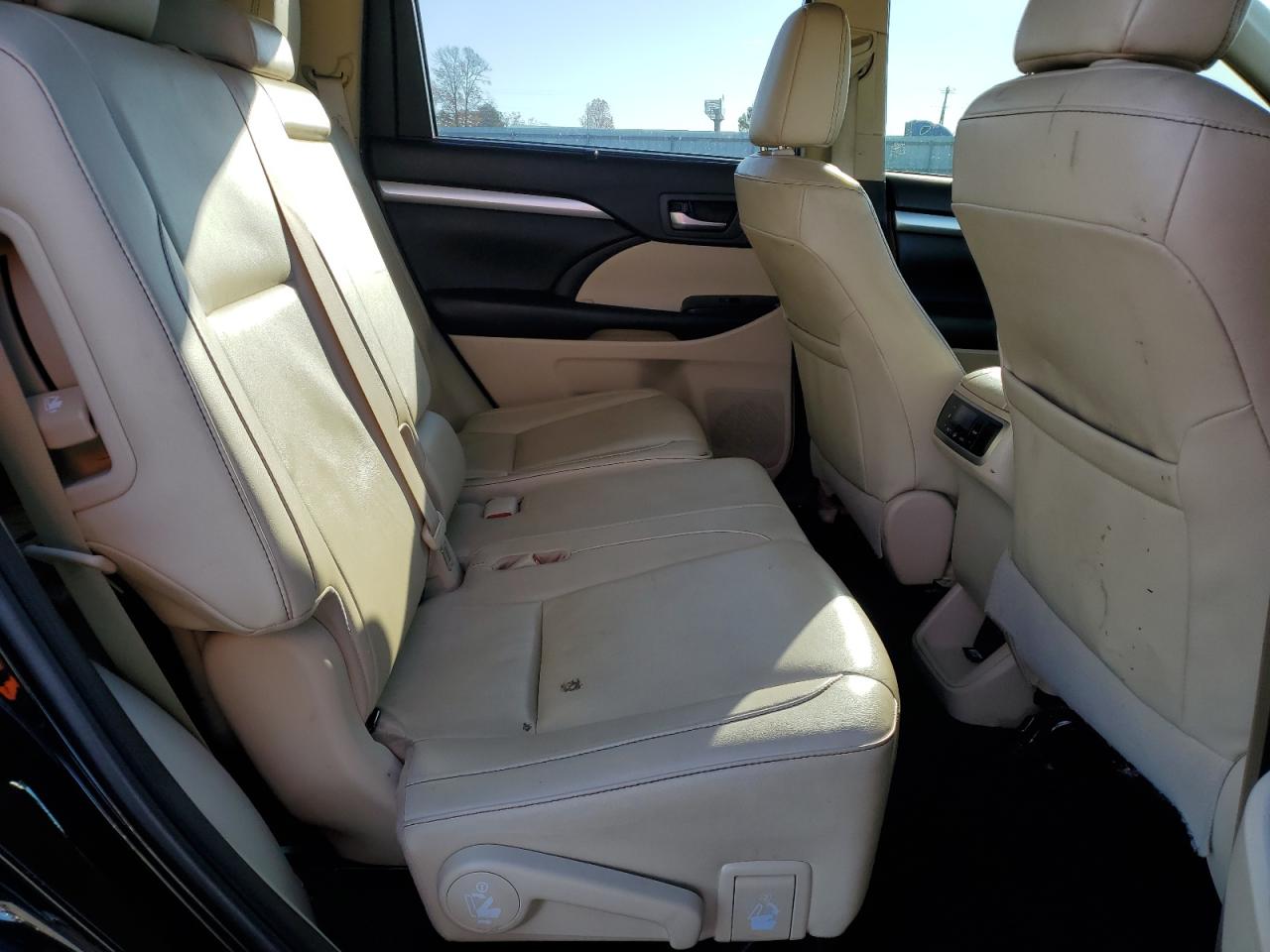 Toyota Highlander Se Image 12