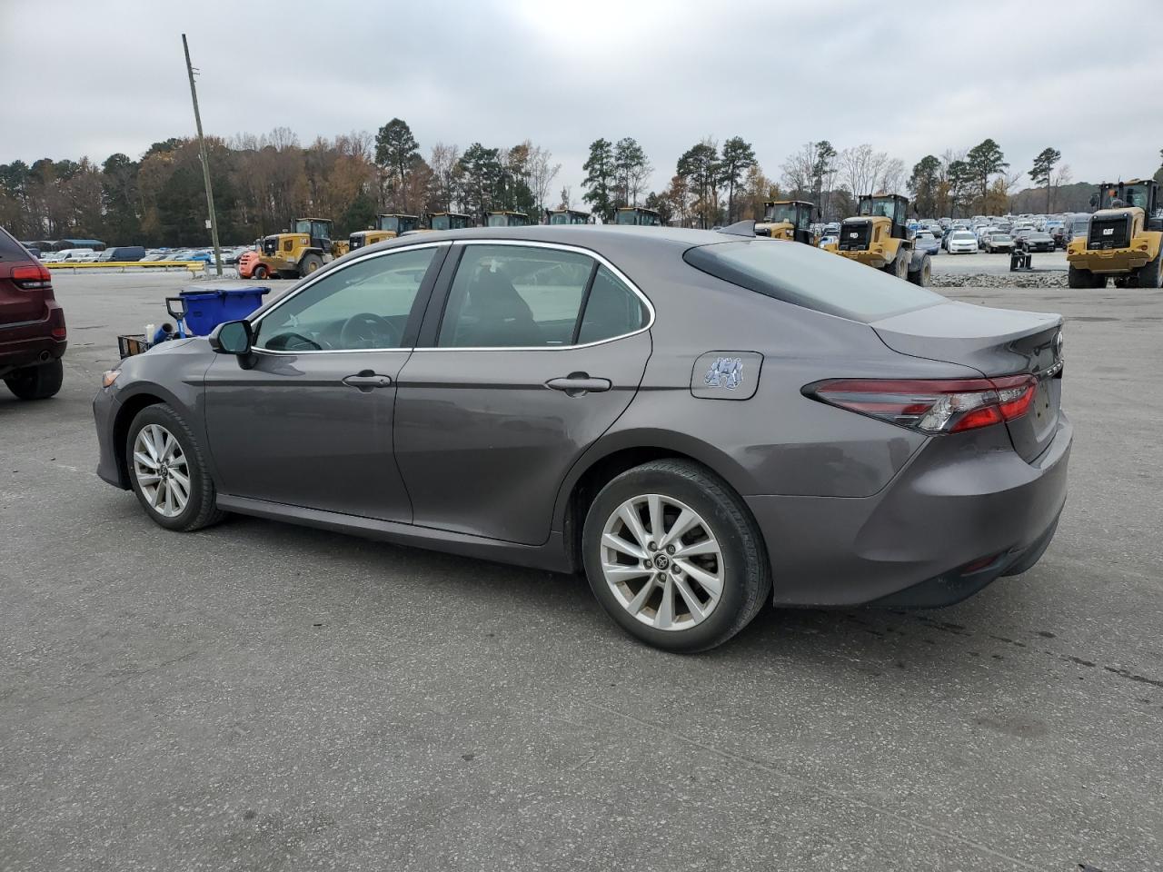 Toyota Camry Le Image 4