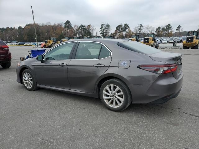 Toyota Camry Le Image 4