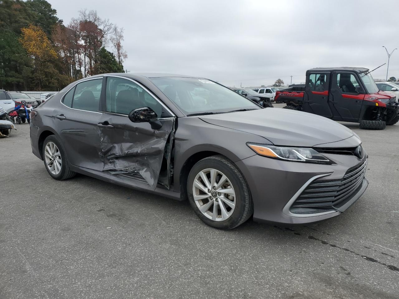 Toyota Camry Le Image 8