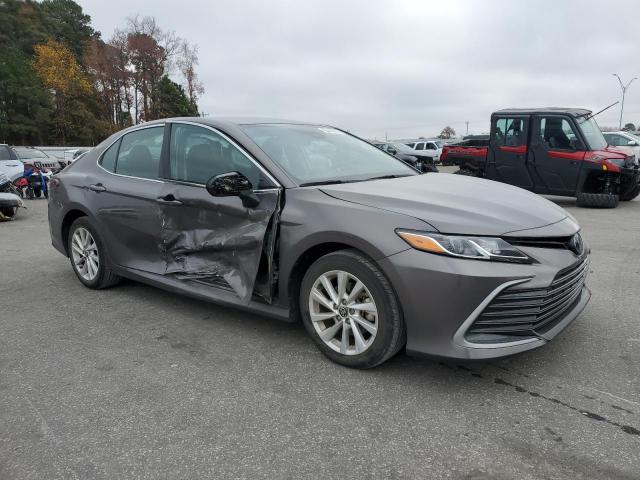 Toyota Camry Le Image 8