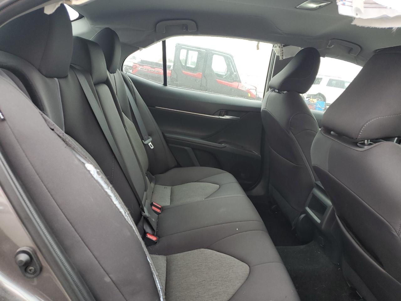 Toyota Camry Le Image 5