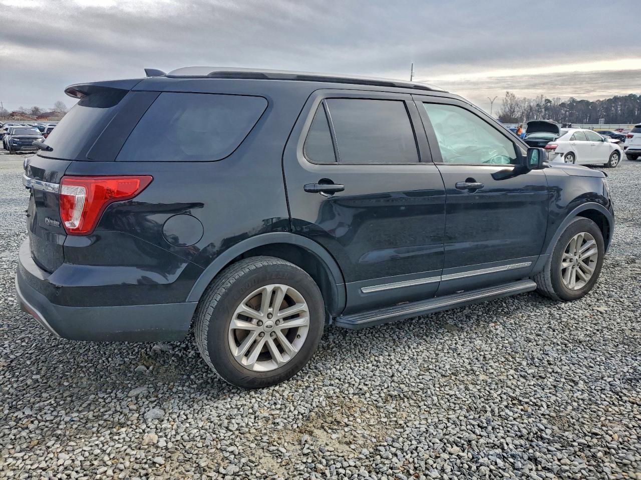 Ford Explorer Xlt Image 3