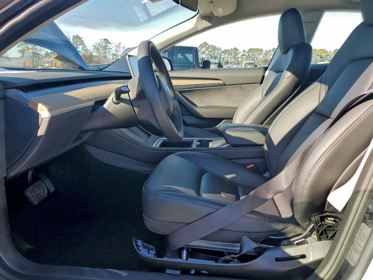 Tesla Model 3 Image 9