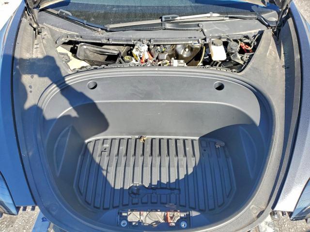 Tesla Model 3 Image 8