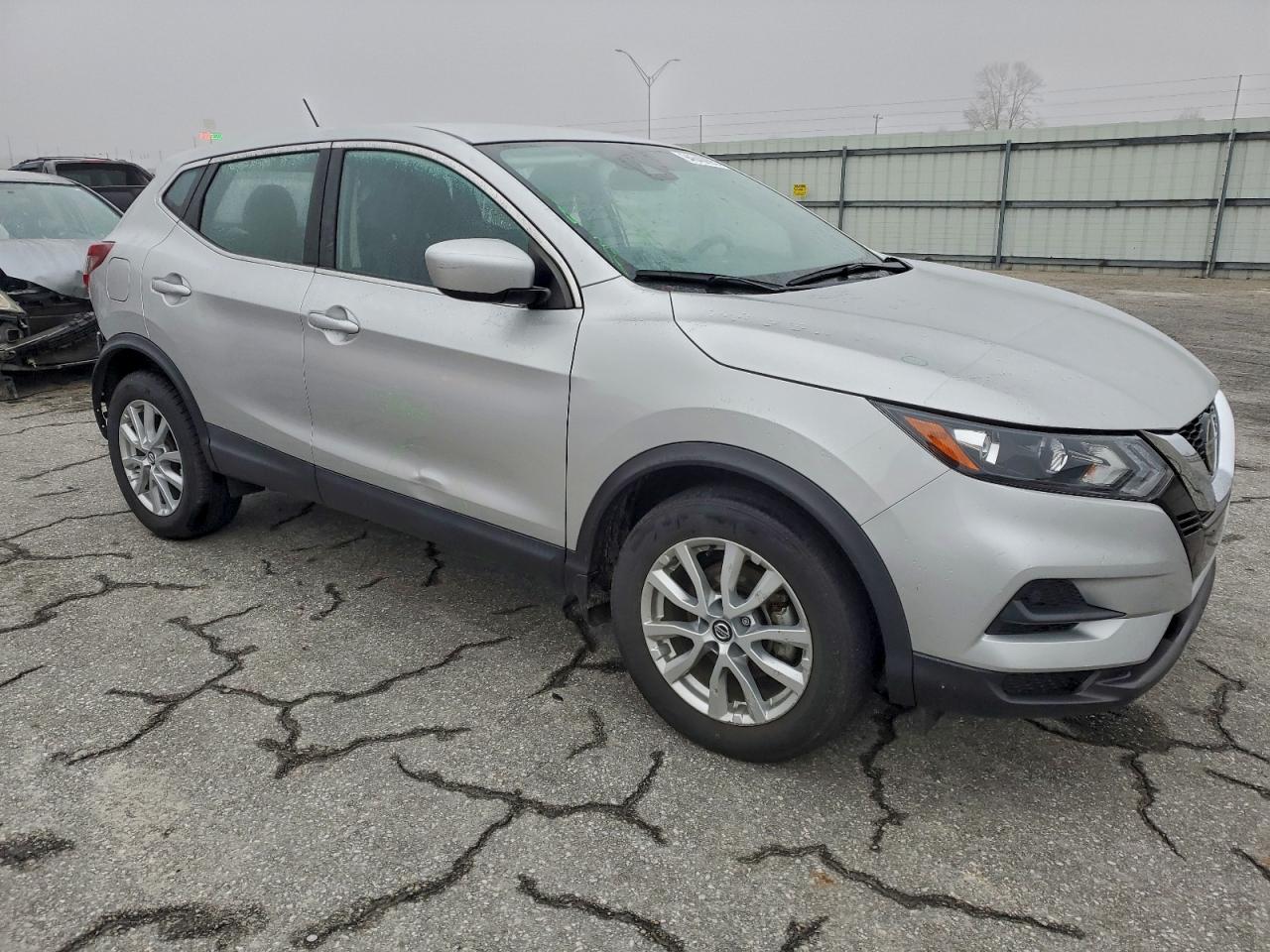 Nissan Rogue S Image 2