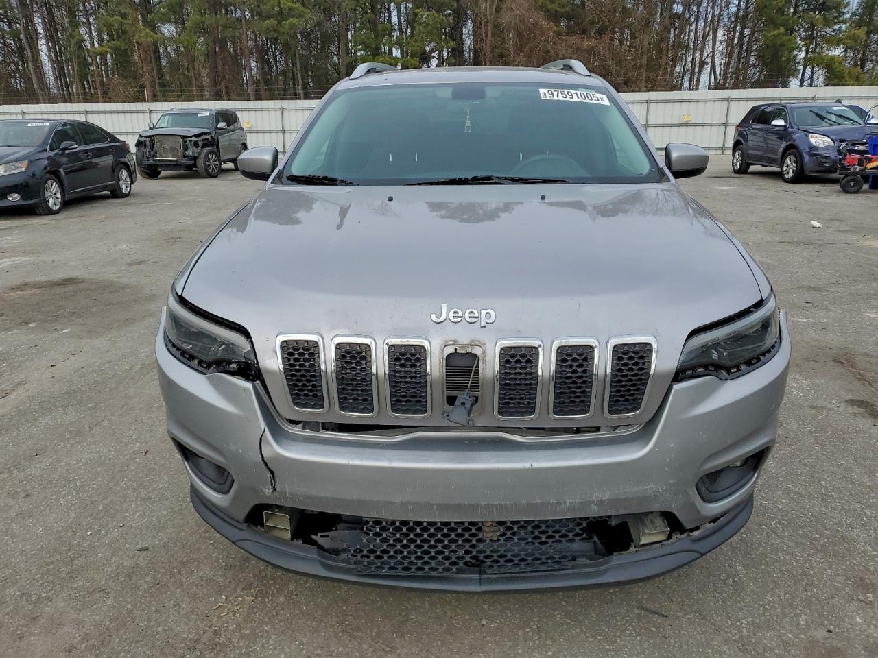 Jeep Grand Cherokee Latitude Image 3