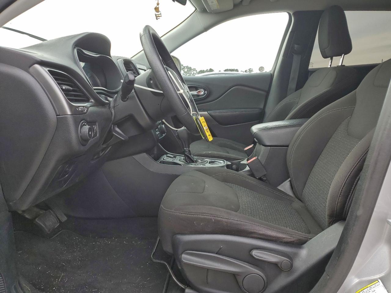 Jeep Grand Cherokee Latitude Image 4