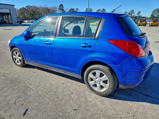 Nissan Versa S Image 6