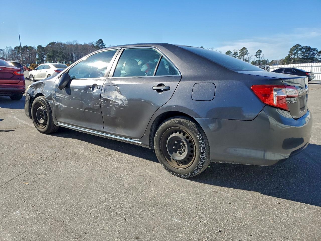 Toyota Camry Base Image 4