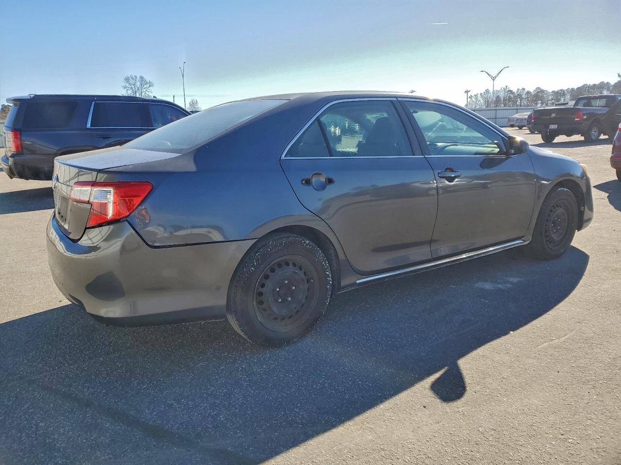 Toyota Camry Base Image 7