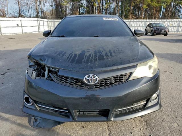 Toyota Camry Base Image 9