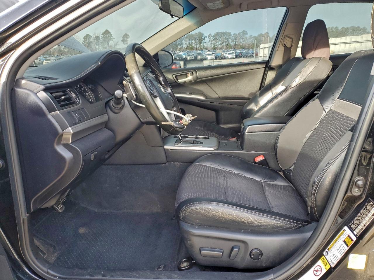 Toyota Camry Base Image 3