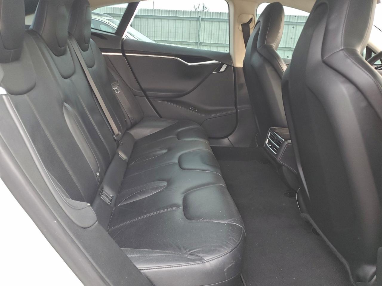 Tesla Model S 60 Image 12